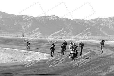 media/Jan-09-2025-Racers Edge (Thu) [[9e316ffd38]]/1-Around the Pits-Track Walk/